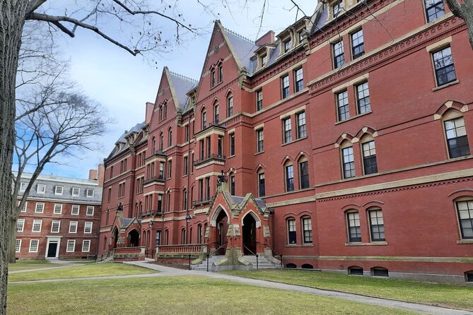 Private Tour of Boston - Harvard University stop: John Harvard statue plus real campus context