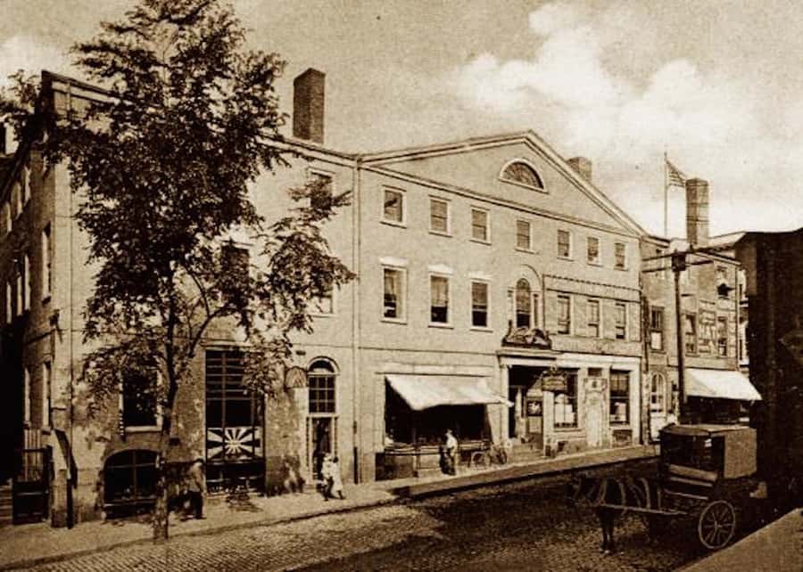 Salem 101 General History Tour - Entering the 1805 Custom House, and Why the Start Matters