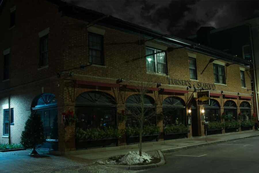 Salem: Boos and Brews Haunted Pub Crawl - Meeting East India Square and nailing the start time