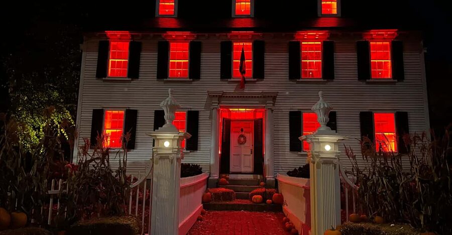Salem, MA: Hocus Pocus Movie Guided Walking Tour - Meeting point, timing, and the pace you should expect