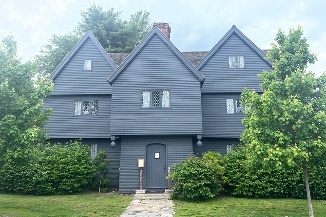 Salem Movie Magic Tour: Hocus Pocus and Bewitched locations - Stop 4: Salem Common, the Phone Number Moment, and Outdoor Film Views