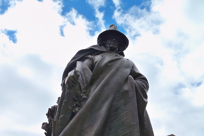 Salem On Foot Walking Tours - The Elizabeth Montgomery Bewitched statue, and the 1970 filming connection