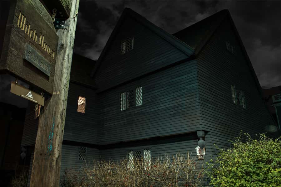 Salem: Ultimate Dead of Night Walking Ghost Tour - Dead of Night Timing: Why the 9PM Walk Works