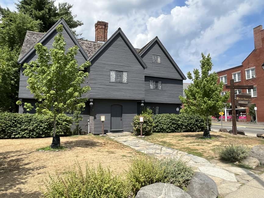 Salem Witch Tour from Boston by Train - Museum Stop: Salem Witch Museum vs. Real Pirates Museum