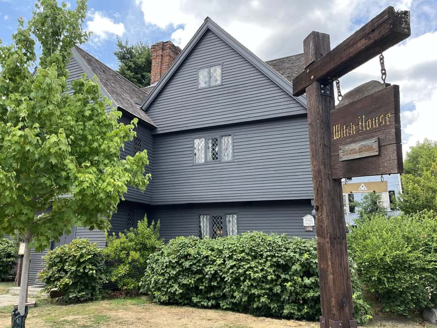 Salem Witch Tour from Boston by Train - Where You Meet in Boston and How the Timing Works