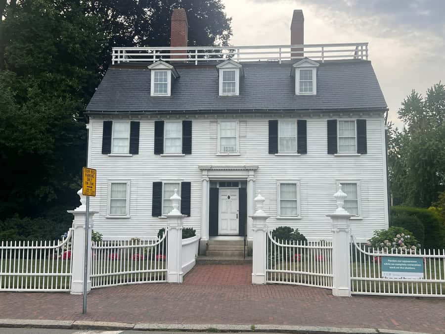 Salem: Witch Trial History and Salem Haunts Walking Tour - Haunted Buildings, Cemeteries, and the Former Jail Angle