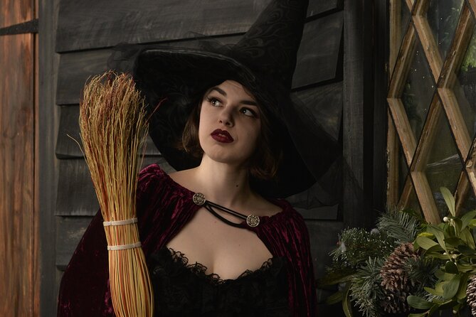 Witch Costume Photo Shoot - Olde Salem Village theatrical set - Styling and Posing Help: What Makes the Photos Look Easy